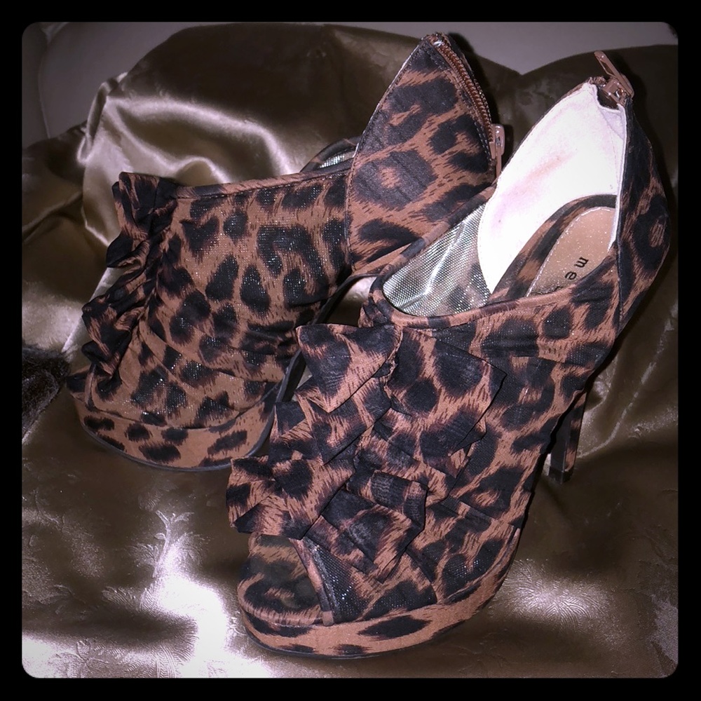 Size 6 metaphor leopard heels gorgeous